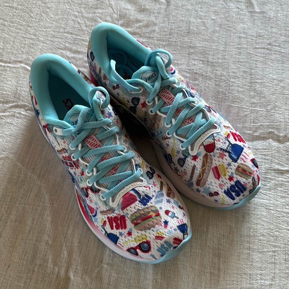 NWT ASICS Gel Cumulus 23 4th of July/BBQ/Summer print, women’s size 7.5